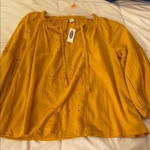 Old Navy peasant top. Medium. NWT.